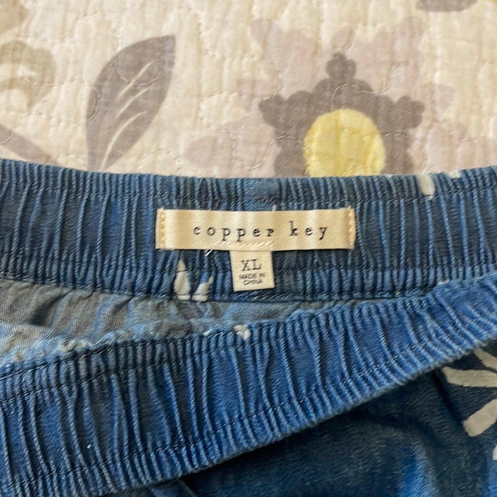 Juniors size XL copper key brand skirt
